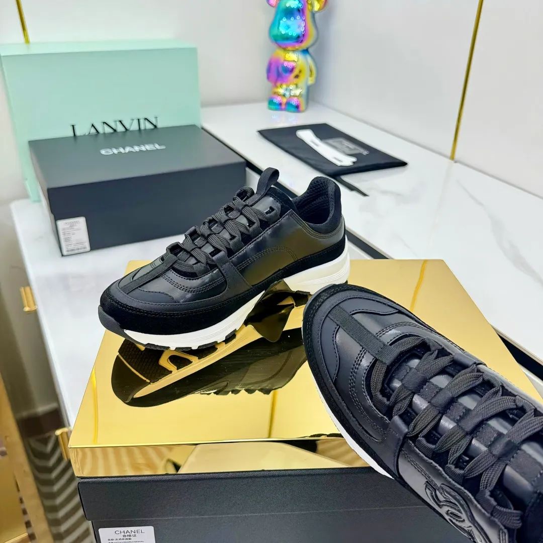 👟👟Ex-factory price 600👟👟High quality! ! ! CHANEL Chanel 25A latest thick-soled casual sports shoes. The counter is synchronized. The counter is very popular. It is a shoe that is very difficult to buy. The most popular thick-soled casual shoes on the Internet. As you can imagine, the most popular thick-soled casual shoes can not be missed. It has both good looks and comfort. Simple and versatile. The thick sole increases the height and is super versatile. Whoever wears it will look better. Upper: cowhide stitching. Lining: breathable mesh. Outsole: TPU original outsole. Size: 35-41 👉
